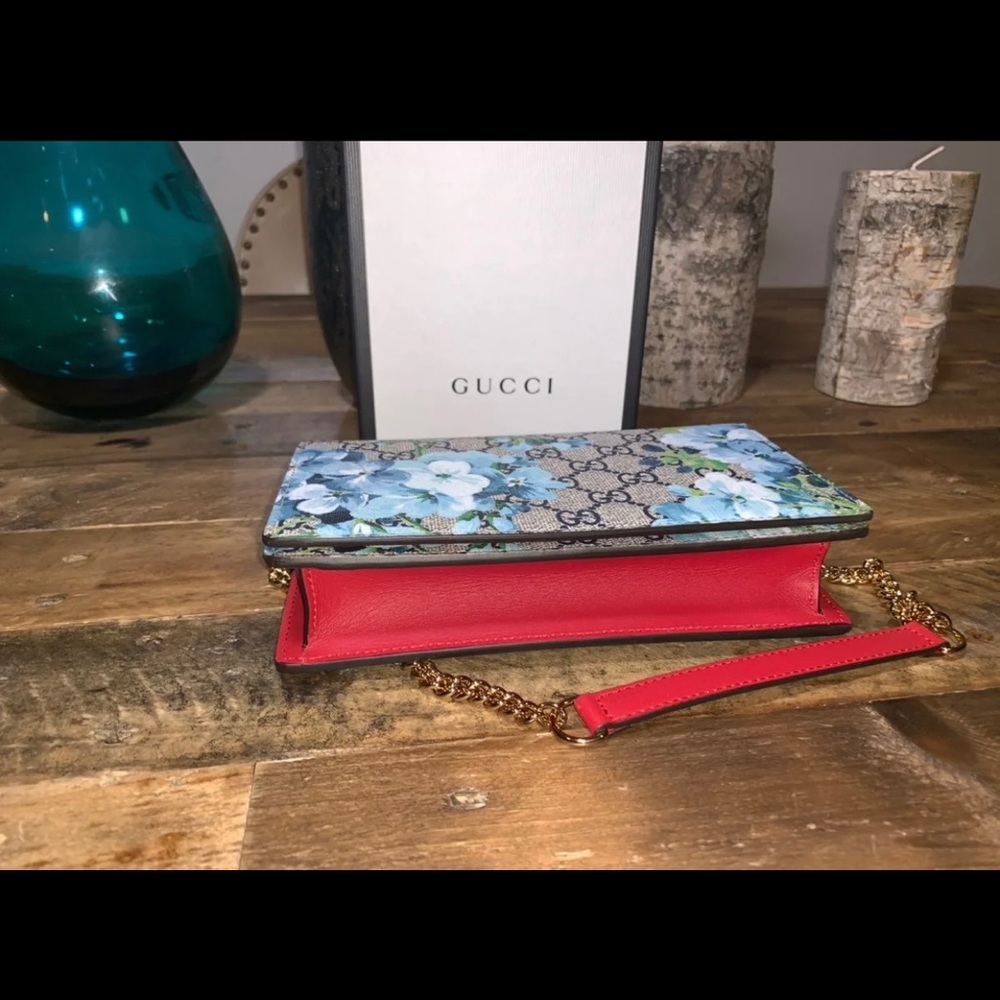 Gucci GG Supreme Blossoms Wallet on a Chain - Picture 3 of 7